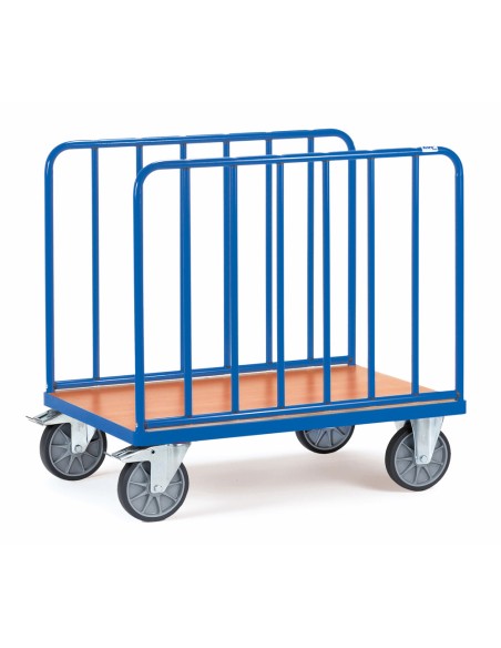 Chariot à ridelles latérales